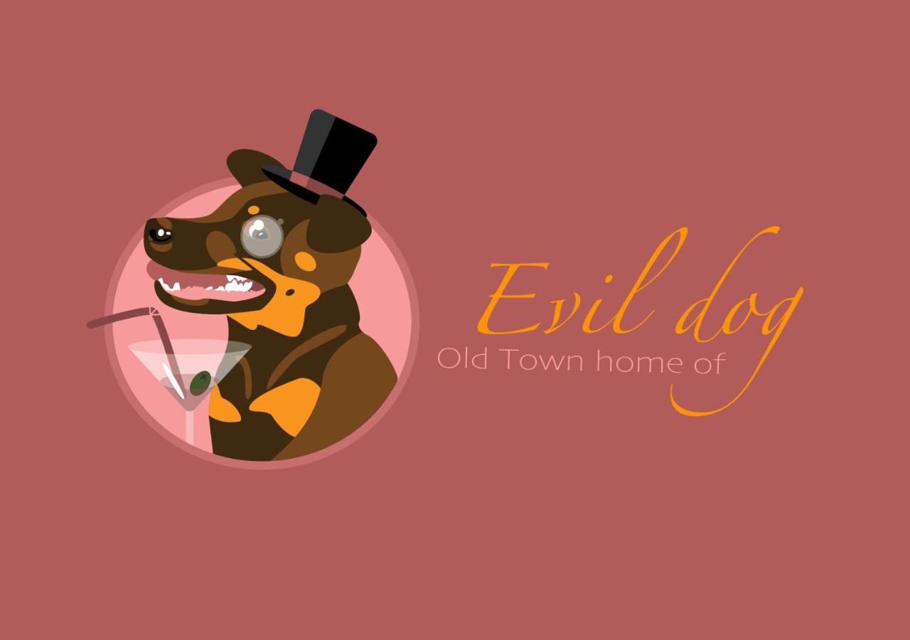 Old Town Home Of Evil Dog วิลนีอุส ภายนอก รูปภาพ